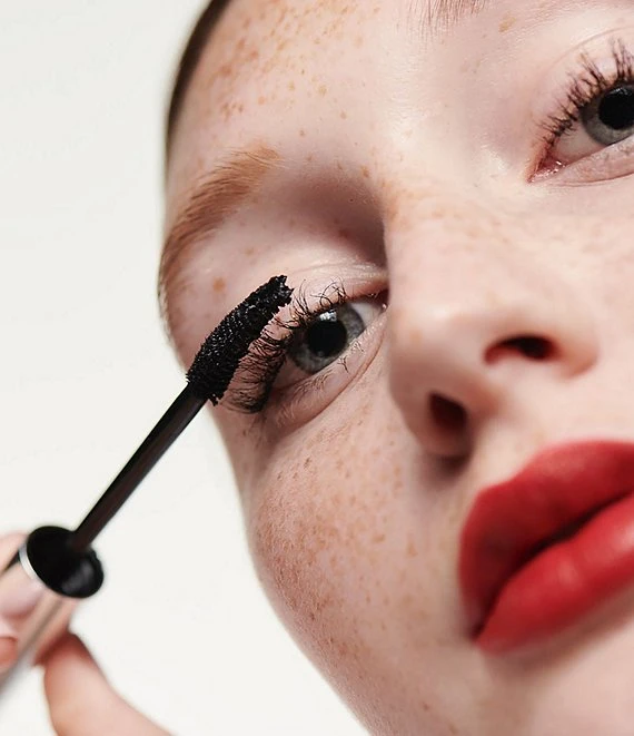 Clinique High Impact™ Zero Gravity Mascara 3 Clinique High Impact™ Zero Gravity Mascara