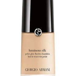 Giorgio Armani ARMANI Beauty Luminous Silk Perfect Glow Flawless Oil-Free Foundation, 1-oz.